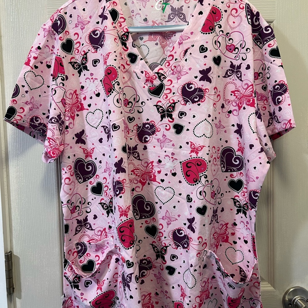 GT performance Scrub Top V-neck.